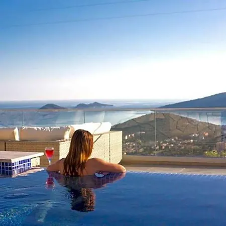 Villa Sleeps 12 Pool Air Con Wifi *