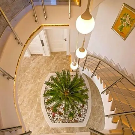 Sleeps 12 Pool Air Con Wifi