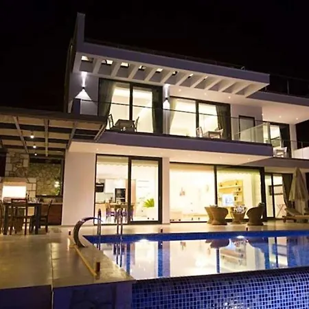 Villa Sleeps 12 Pool Air Con Wifi